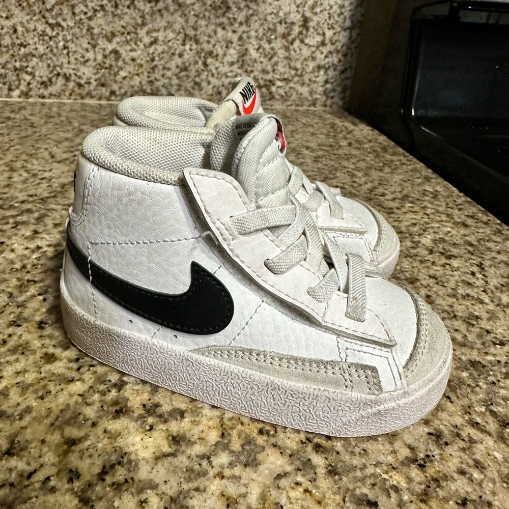 Nike blazers mid '77 Size 6c